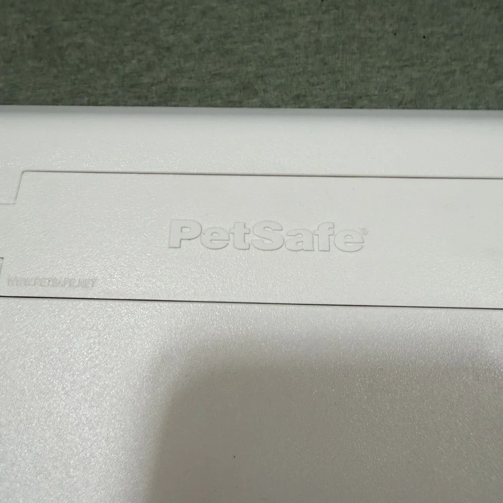 Petsafe Large Electronic SmartDoor Dog And Cat Pet Owner 320-103